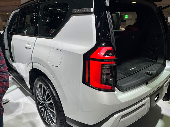 7代目パトロールのラゲッジルーム