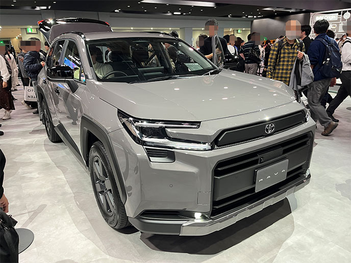 RAV4 ADVENTURE（アドベンチャー）のフロント