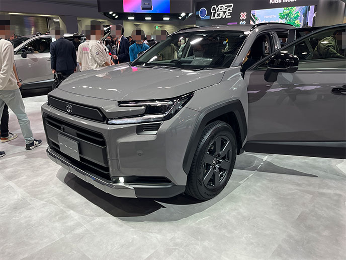 RAV4 ADVENTURE（アドベンチャー）のサイド