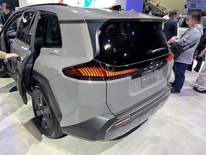 RAV4 ADVENTURE（アドベンチャー）のリヤ
