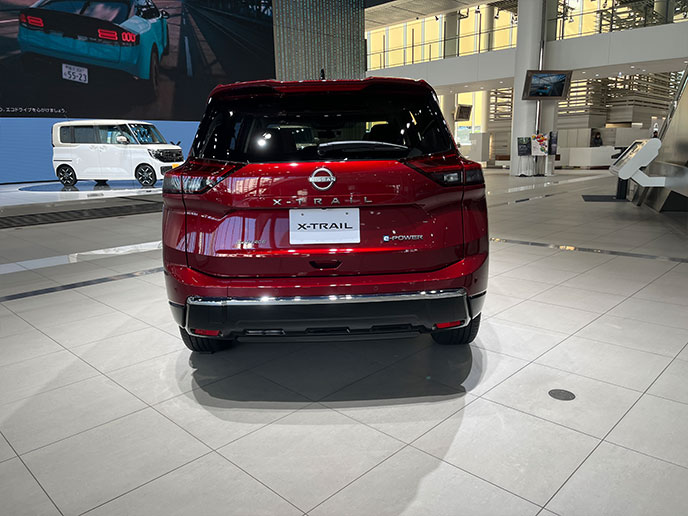 後ろから見た4代目T33エクストレイル