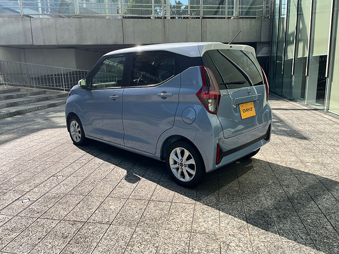 後ろから見た2代目デイズ