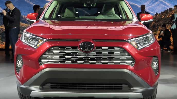 新型RAV4のグリル全体像