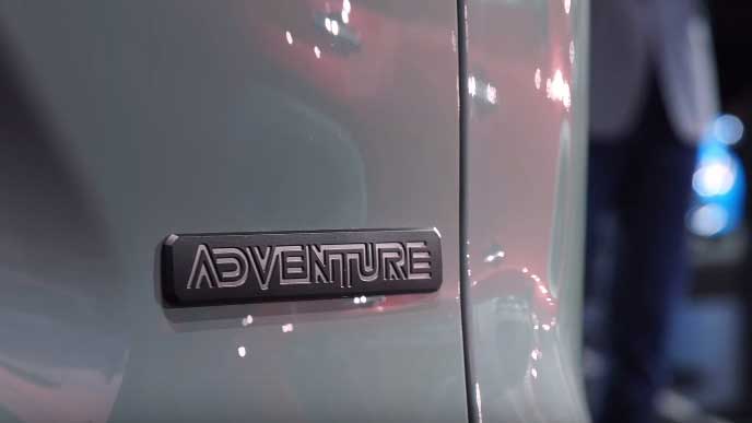 新型RAV4 Adventureのリヤビュー