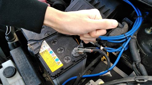 車のバッテリー交換の手順や交換時期 簡単で安全に行える方法と必須アイテム