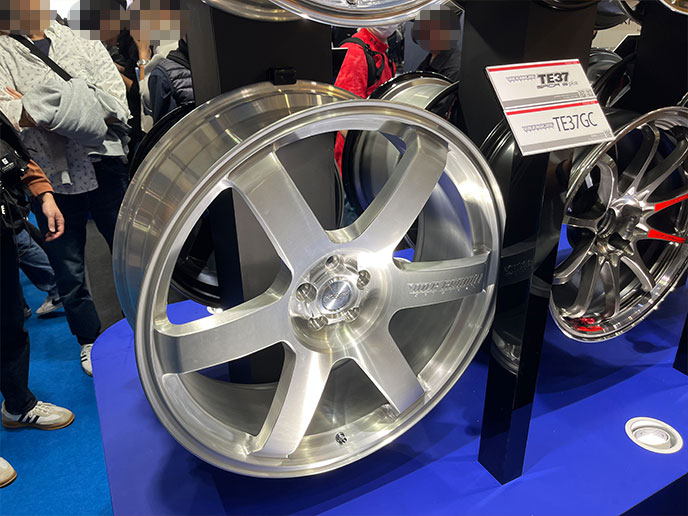 RAYSボルクレーシングのシルバー系ホイール