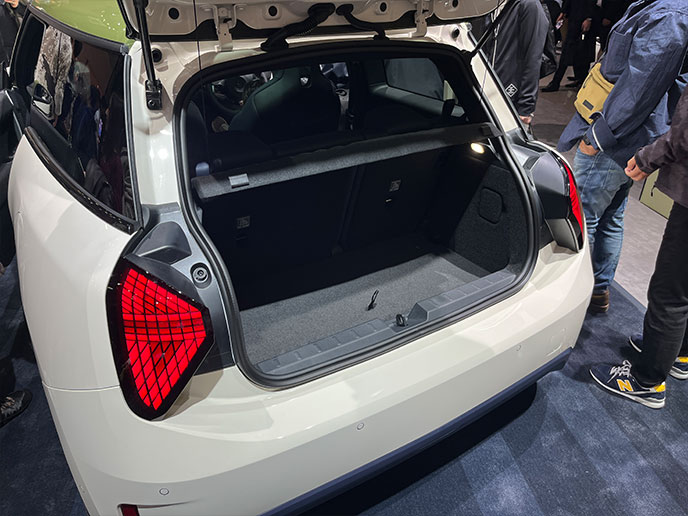 MINI ALL-ELECTRIC MINI COOPER SE PAUL SMITH EDITION