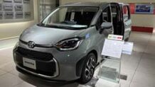 シエンタのモデルチェンジ 2025年8月の改良で電動パーキング+オートブレーキホールド搭載