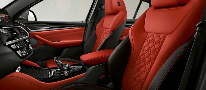 BMW X4のフィオナレッド/ブラックの内装
