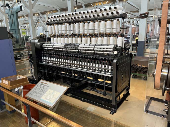 トヨタ産業技術記念館の繊維機械館 リング精紡機（RF型）