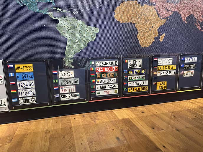 トヨタ博物館に展示してある世界のナンバープレート