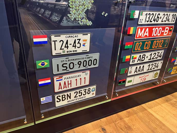 トヨタ博物館に展示してある世界のナンバープレート