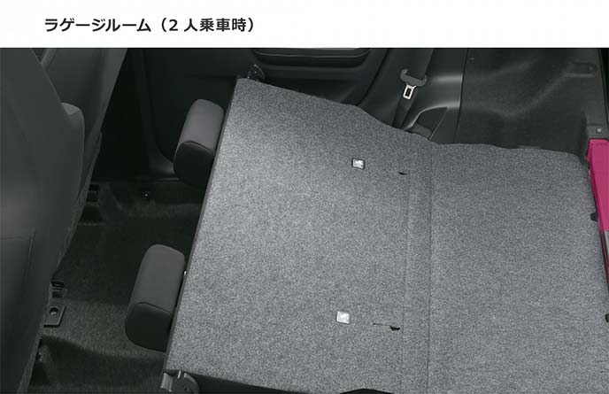 ピクシスエポックの内装は黒×白の2トーンシートがおしゃれで 