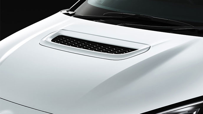 GRヤリスAero performance packageのダクト付きアルミフード