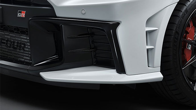 GRヤリスAero performance packageのフロントリップスポイラー