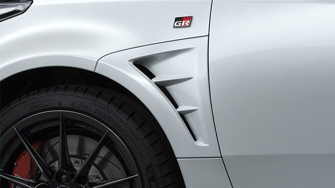 GRヤリスAero performance packageのフェンダーダクト