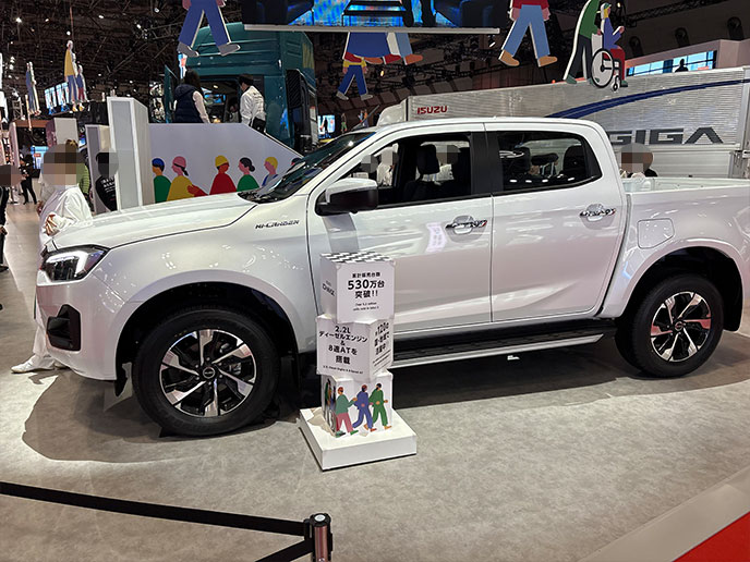 横から見たいすゞ D-MAX