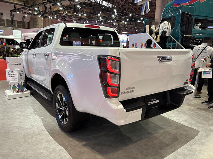 いすゞ D-MAXのテールランプ