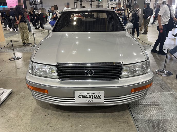 正面から見た初代セルシオ 1991