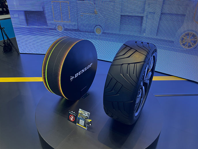 ダンロップが展示するタイヤ