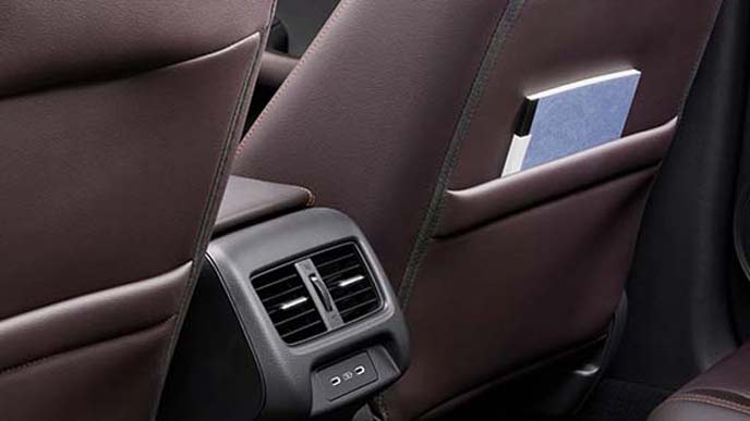 ZR-Vのシートバックポケット（運転席/助手席）
