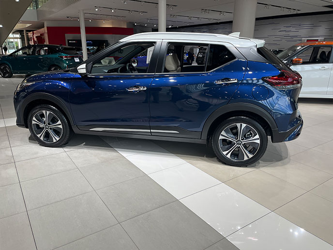 横から見たキックス