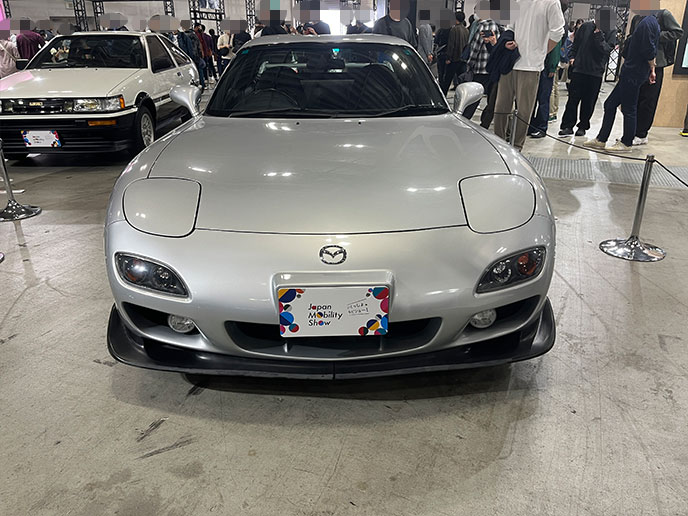 正面からみたRX-7