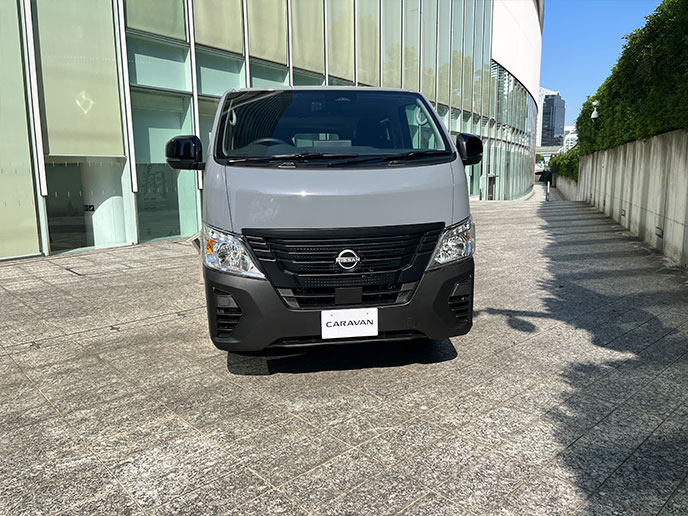 Vモーショングリルが特徴のキャラバン