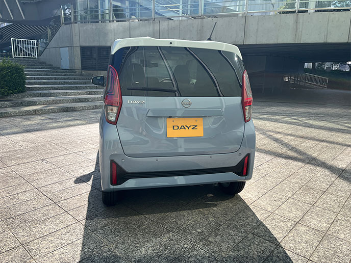 後ろから見た2代目デイズ