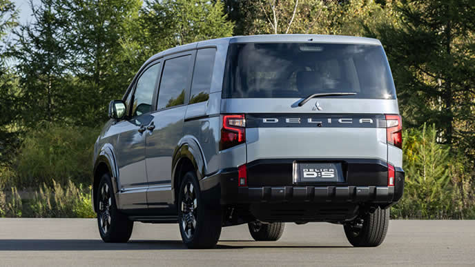 2025年MC後デリカD5のリヤビュー