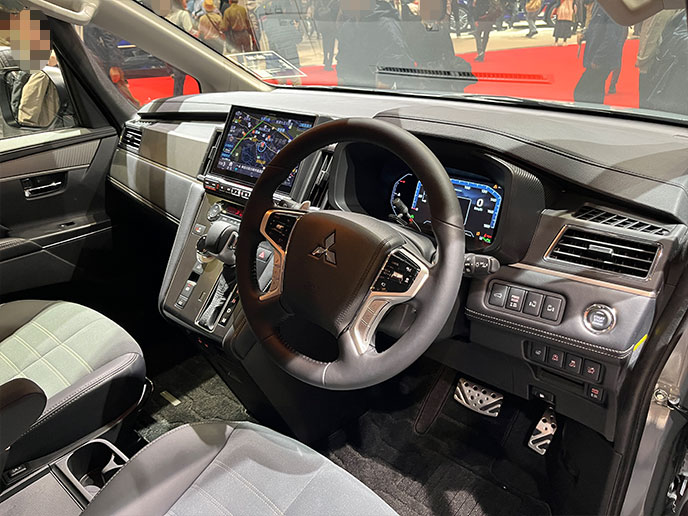 デリカD5のコックピット