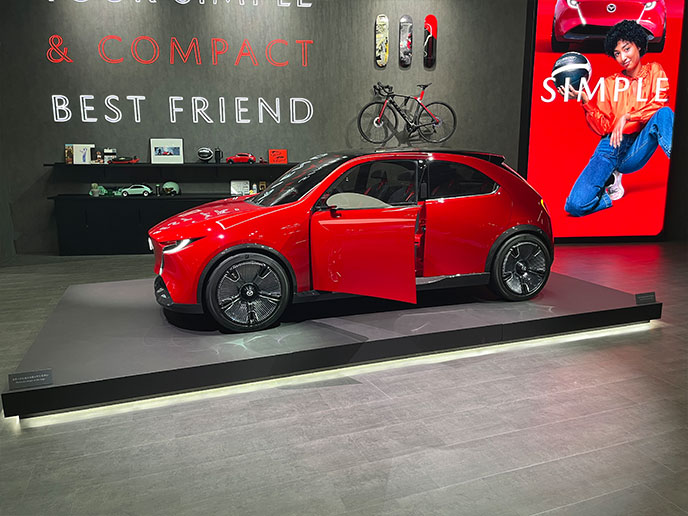 横から見たMAZDA VISION X-COMPACT