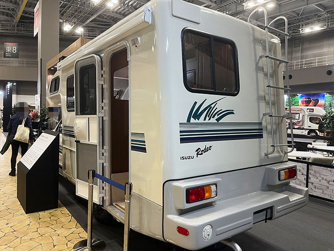 キャンピングカーのエクステリア