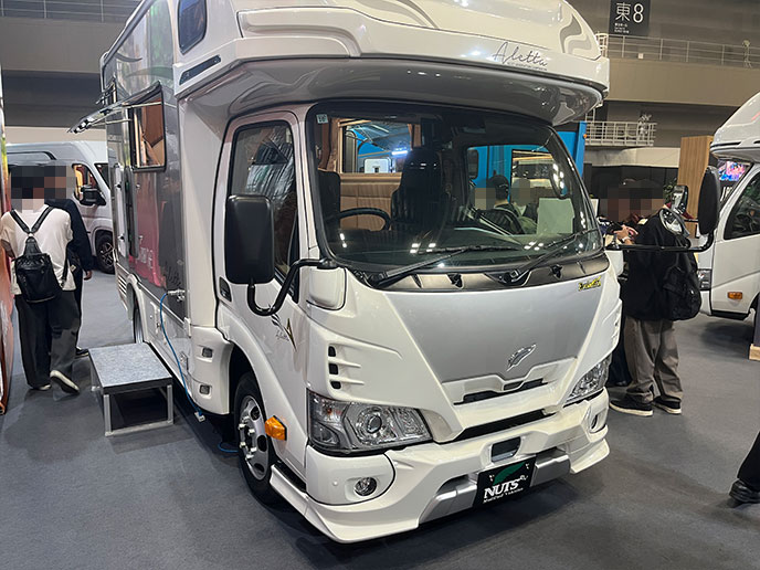 キャンピングカー