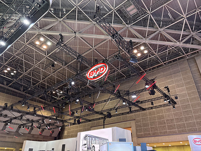 ジャパンモビリティショー2025のBYD商用車ブース