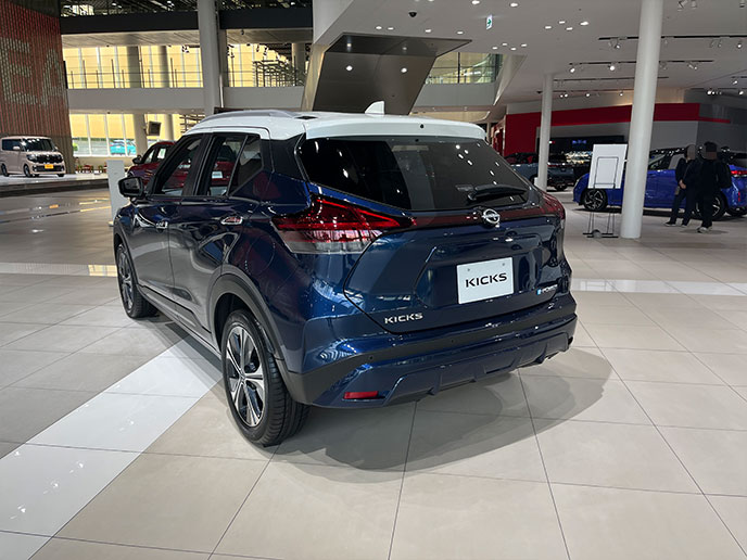 斜め後ろから見たキックス