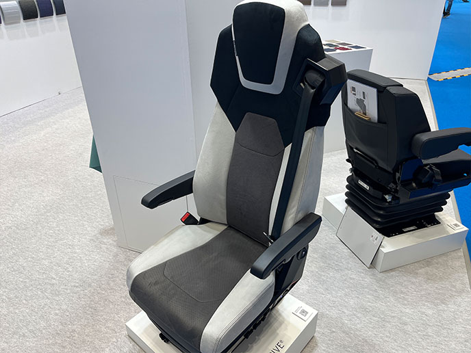 アウンデ紡織の技術展示