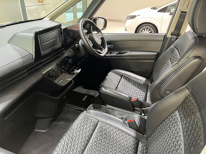 セレナ チェアキャブ スロープタイプ 車いす2名仕様